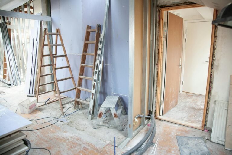 Die besten Werkzeuge für kleine Wohnungen: kompakte Akkuschrauber, multifunktionale Tools & DIY-Tipps für dein Zuhause. Jetzt entdecken!