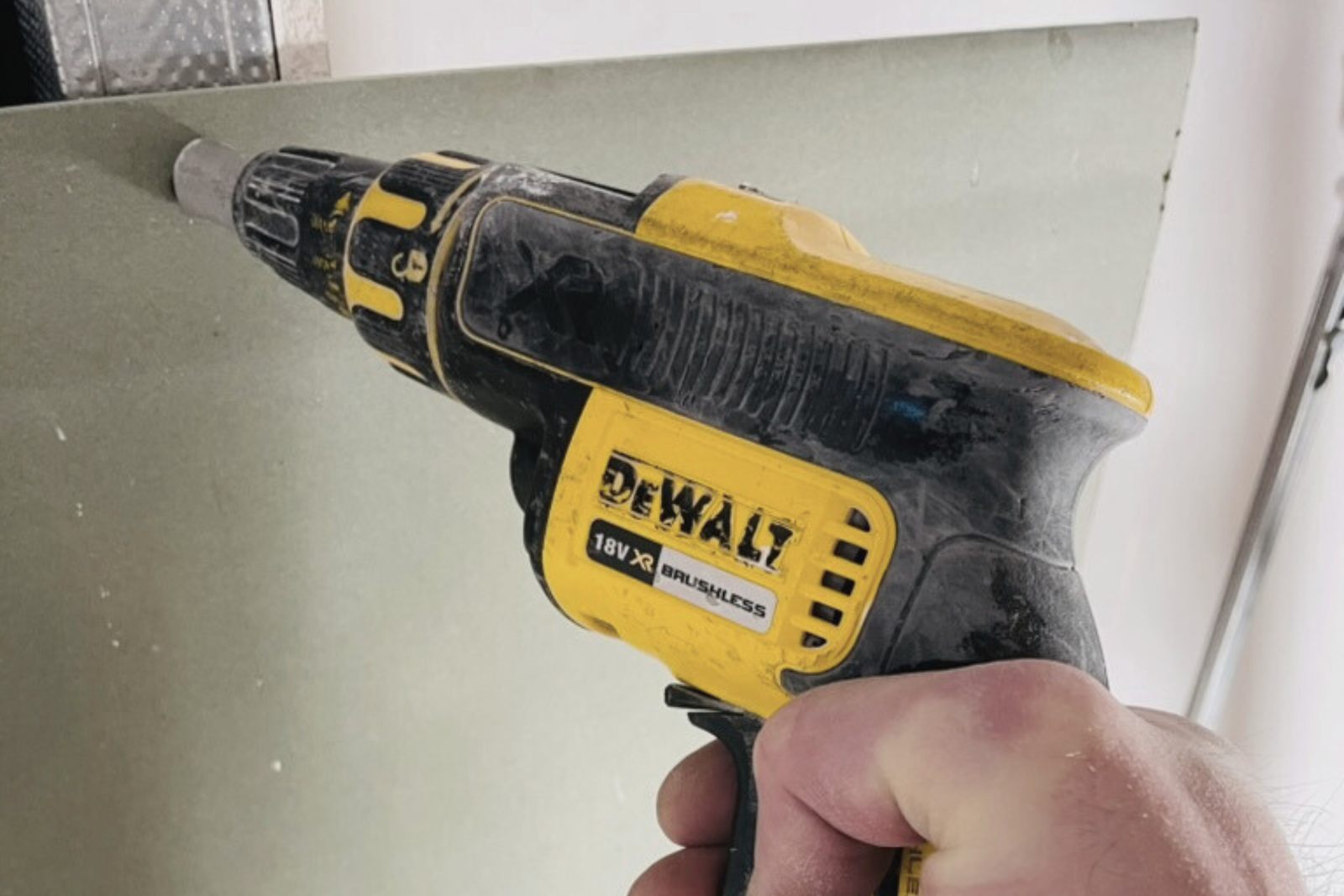Вы сейчас просматриваете Dewalt DCF620D2K 18V im Langzeittest: Mein Erfahrungsbericht nach 3 Jahren Trockenbau